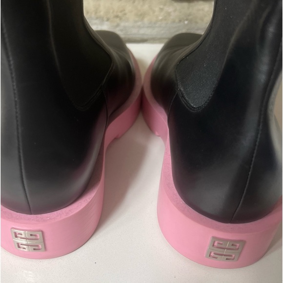 Givenchy Slip on Squared Chelsea ankle boots. - Picture 5 of 8